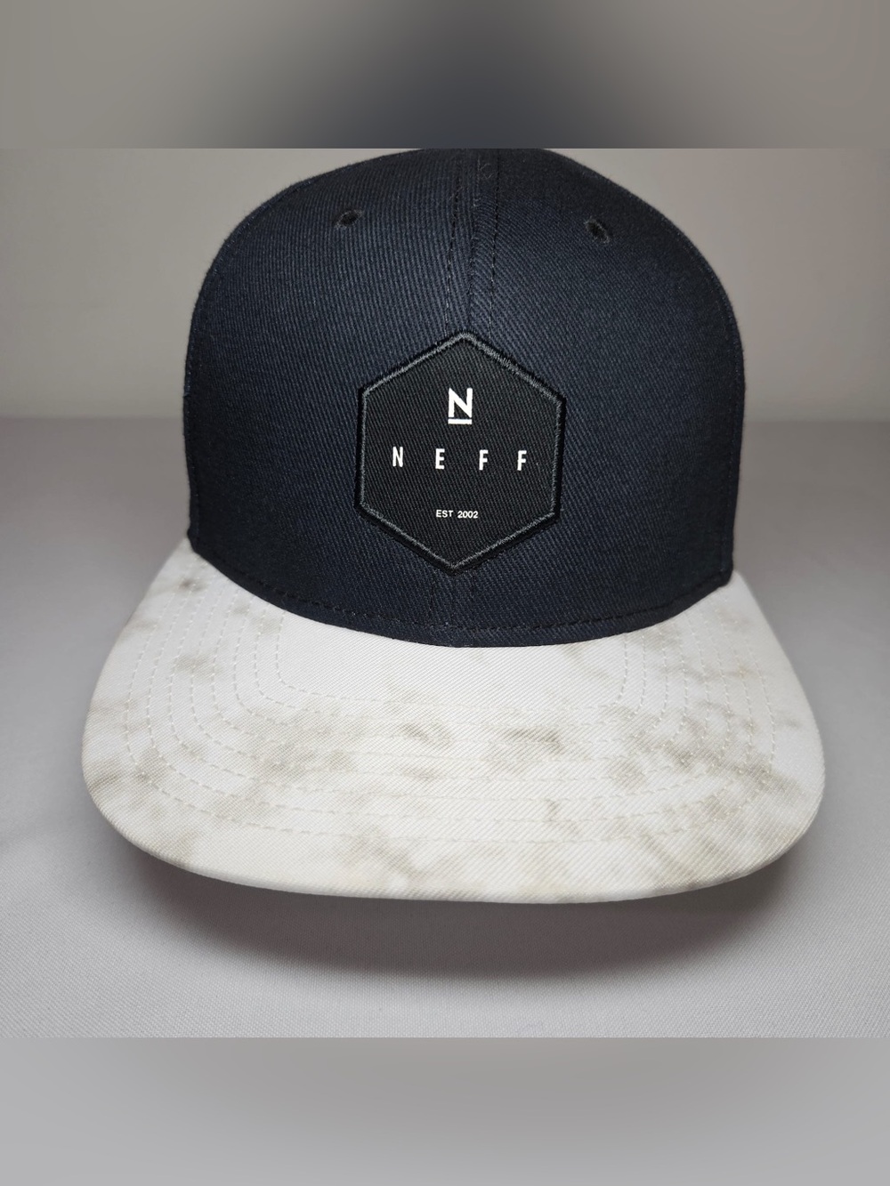 Neff Snapback Cap – Black & White Marbled Brim (Preowned)